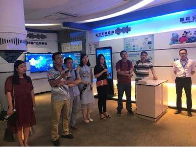 強(qiáng)強(qiáng)聯(lián)手，共繪智慧教育新藍(lán)圖——科大訊飛與合肥名師共建教育信息化聯(lián)合專家團(tuán)隊(duì)